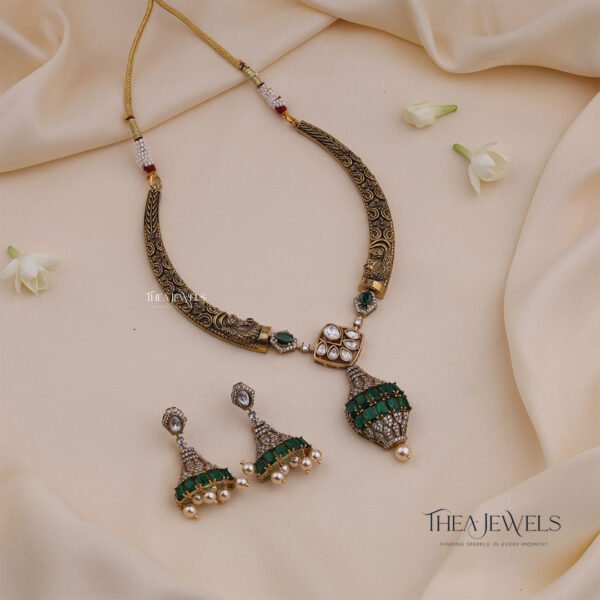 Victorian Antique Emerald Hasli Set