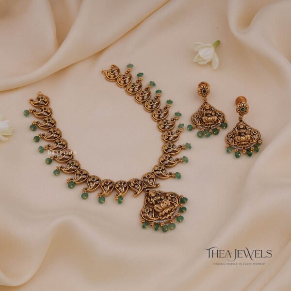 Gauri Gold Antique Necklace Set