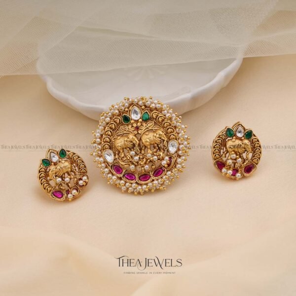 Surabha Pendant Set