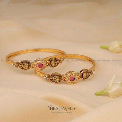 Hiranmayi Bangles  (Red) (Set of 2)