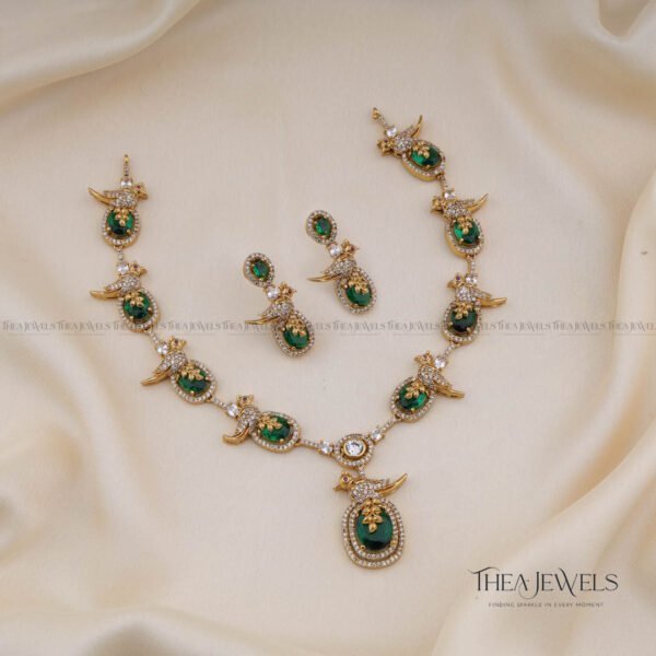 Parakeet Jewellery Green (Gold Finish)