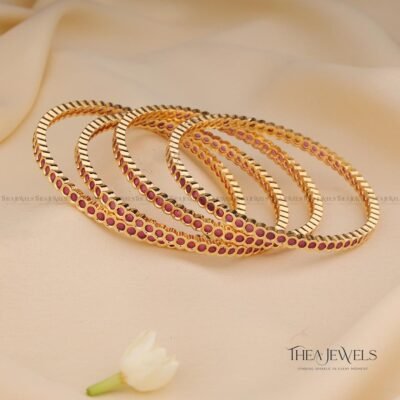 Ruthra Bangles Red