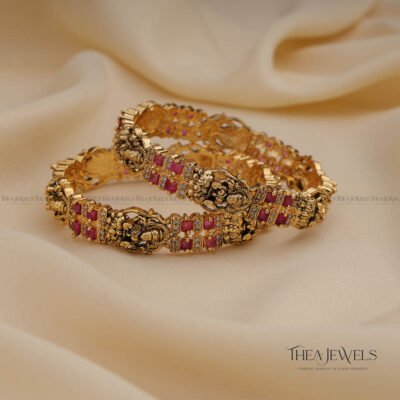 Dhaarana Bangles  Red