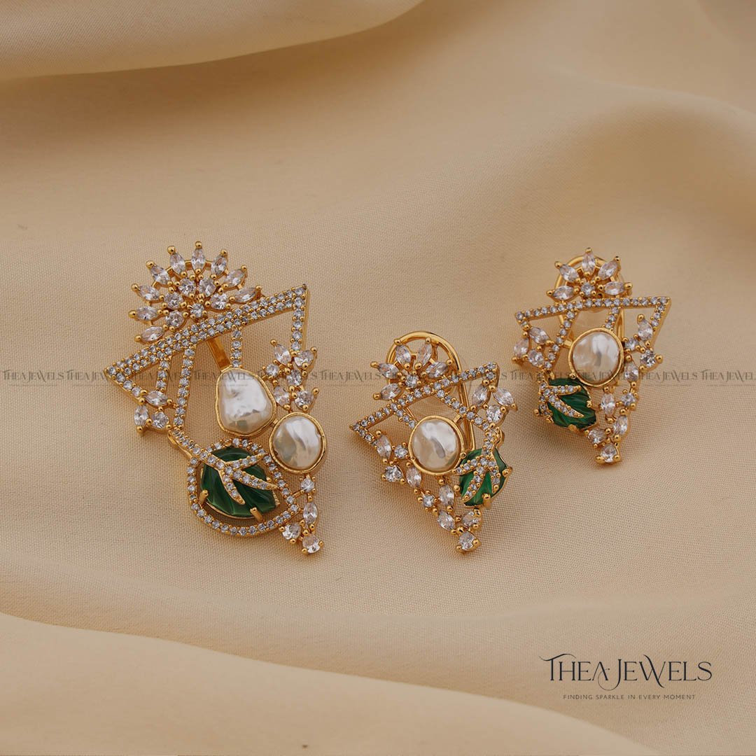 Mother of Pearls Pendant Set