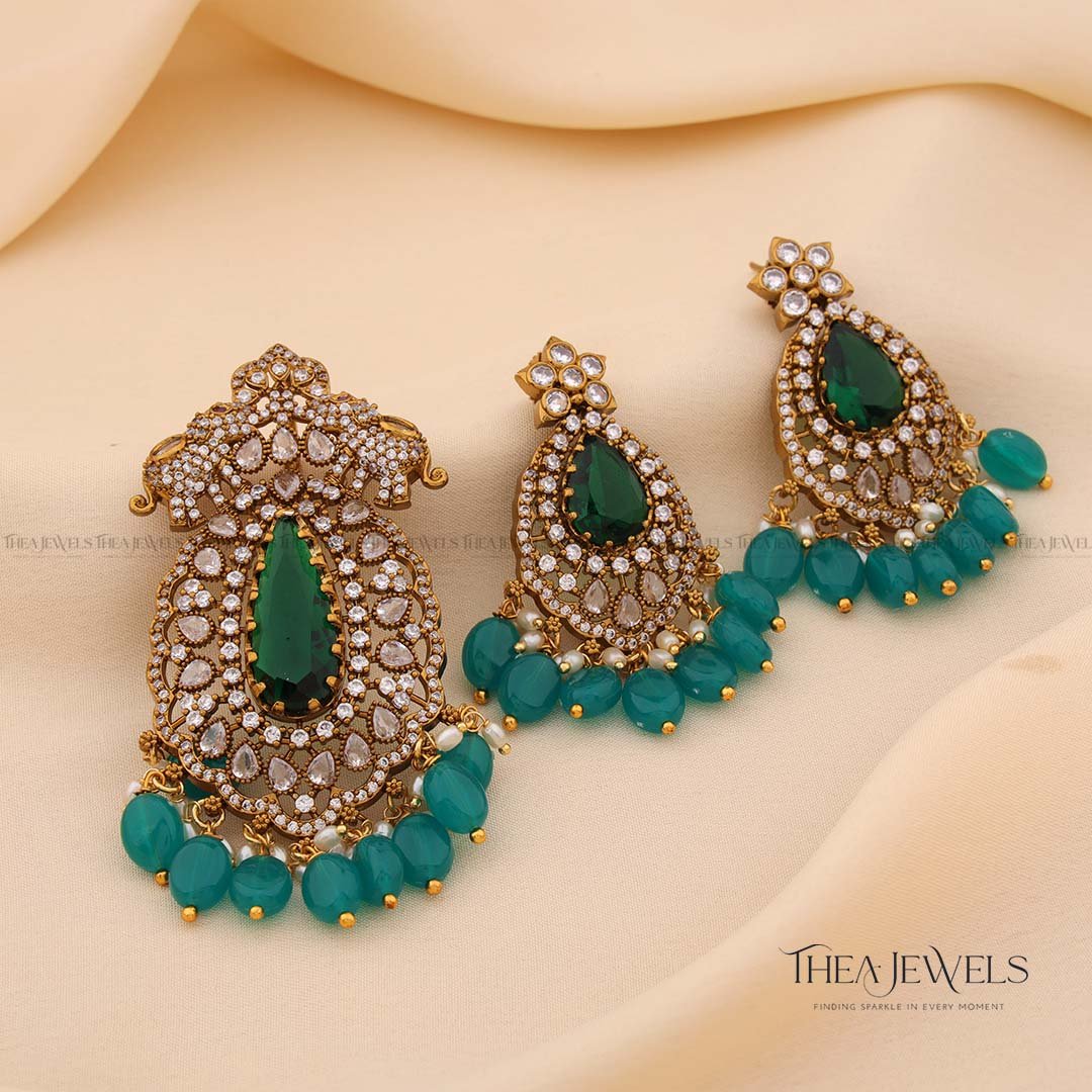 Neha Victorian Pendant Set