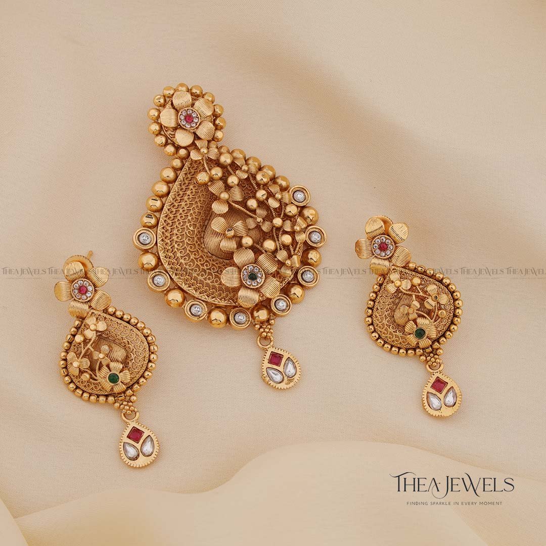 Amisha Pendant Set