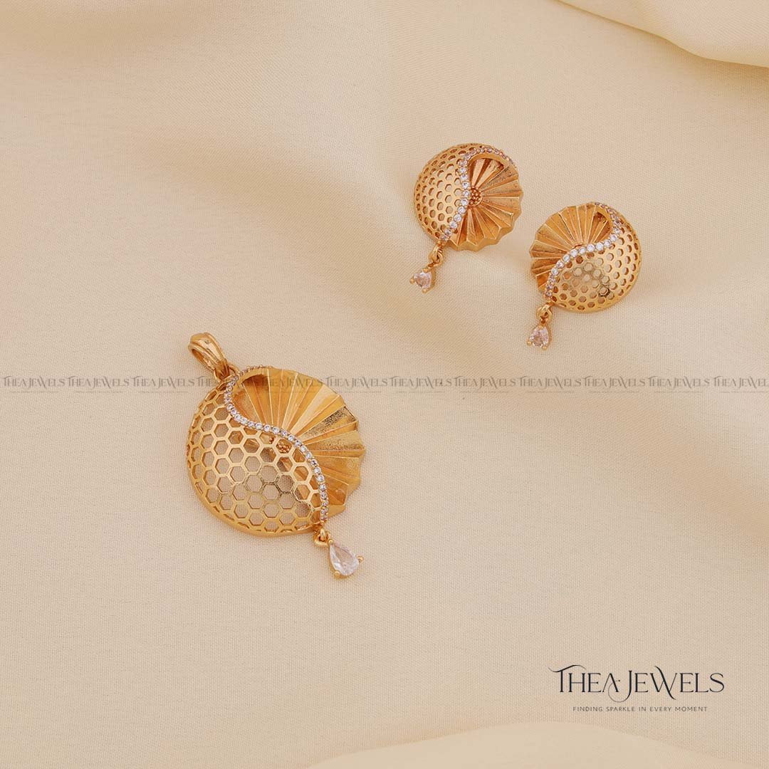 Nanditha Pendant Set