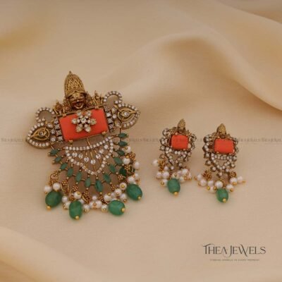 Sharana Pendant Set