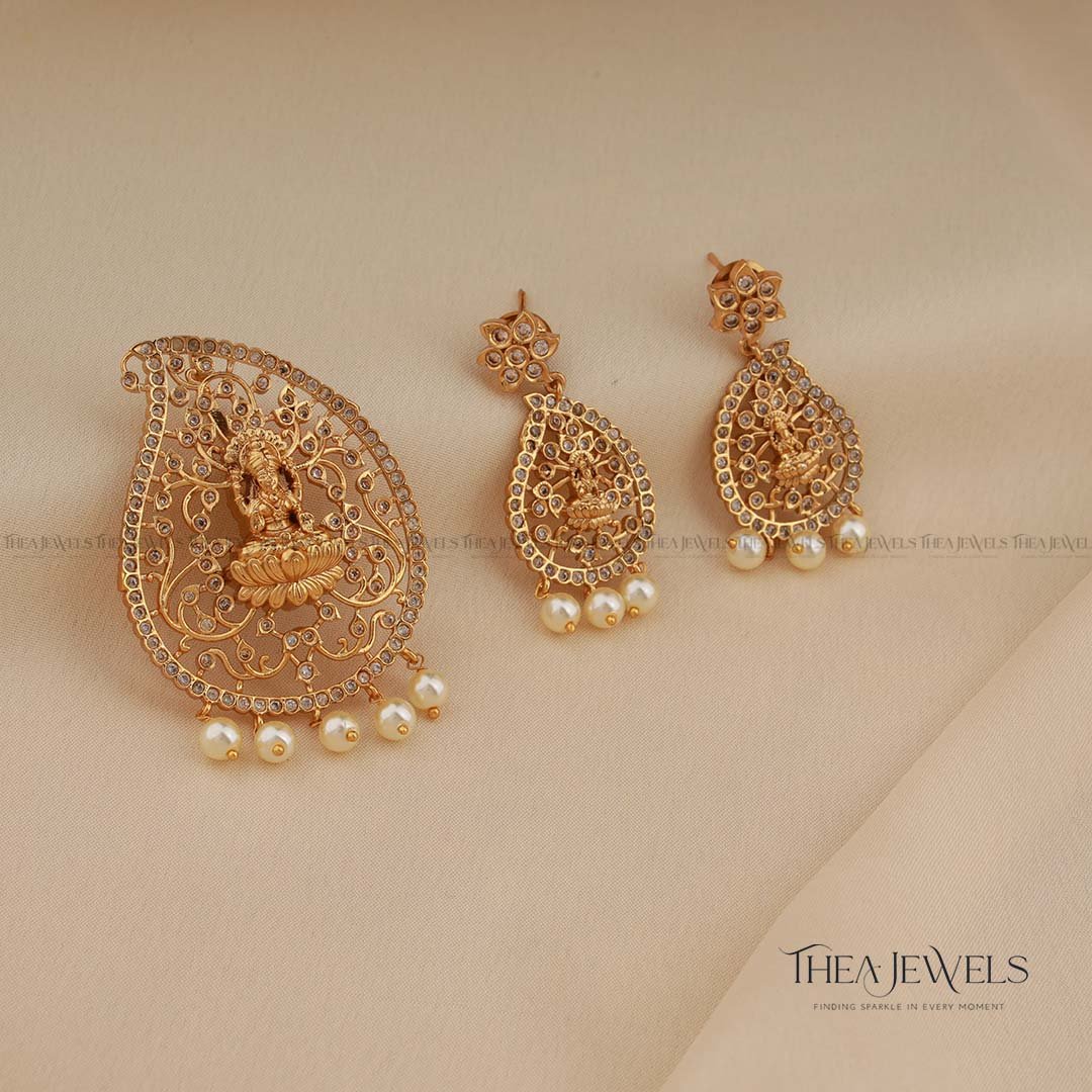 Vaasha Pendant Set