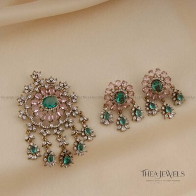 Anugeeta Victorian Pendant Set