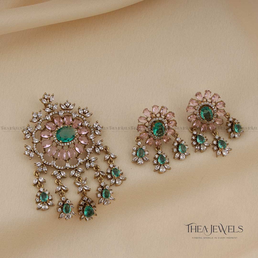Anugeeta Victorian Pendant Set
