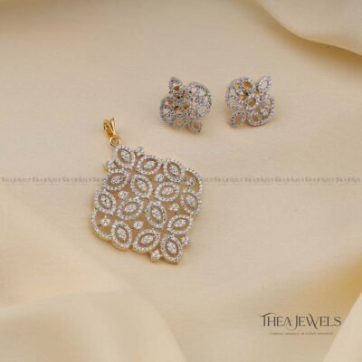 Vyoma Pendant Set